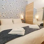 بيت للعطل Broad Oak *